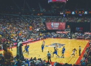 战术调整引爆全场！，德约科维奇意外战胜日本队全场沸腾不已